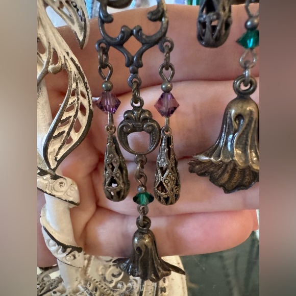 Silver post earrings vintage! Has purple and green stones! So sweet dangling! - Picture 4 of 8